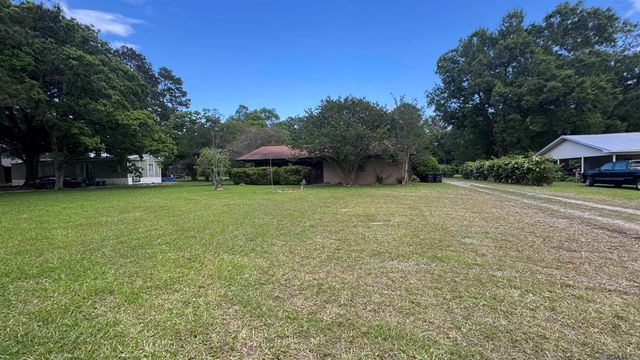 15212 Crystal Dr, Pride, LA 70770