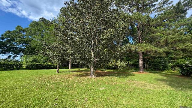 15212 Crystal Dr, Pride, LA 70770