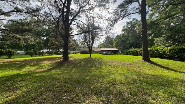 15212 Crystal Dr, Pride, LA 70770