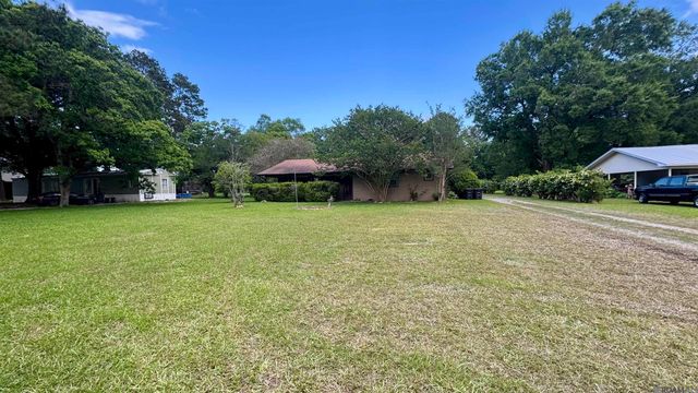 15212 Crystal Dr, Pride, LA 70770