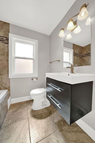 8033 S Campbell Avenue, Chicago, IL 60652