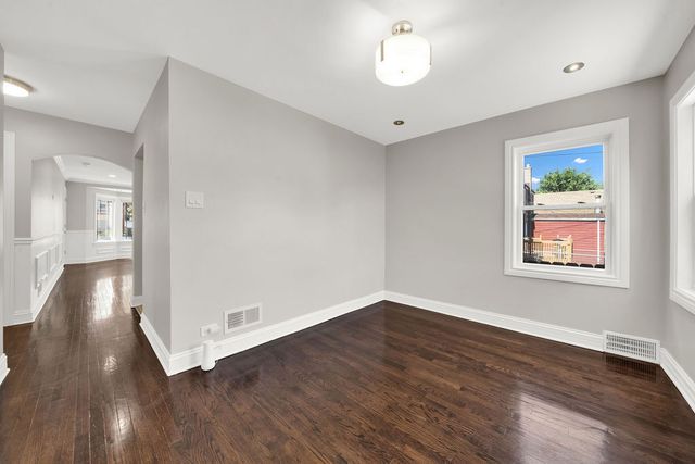 8033 S Campbell Avenue, Chicago, IL 60652