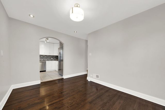 8033 S Campbell Avenue, Chicago, IL 60652