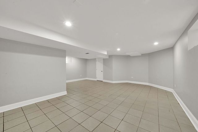 8033 S Campbell Avenue, Chicago, IL 60652