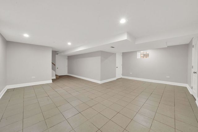 8033 S Campbell Avenue, Chicago, IL 60652