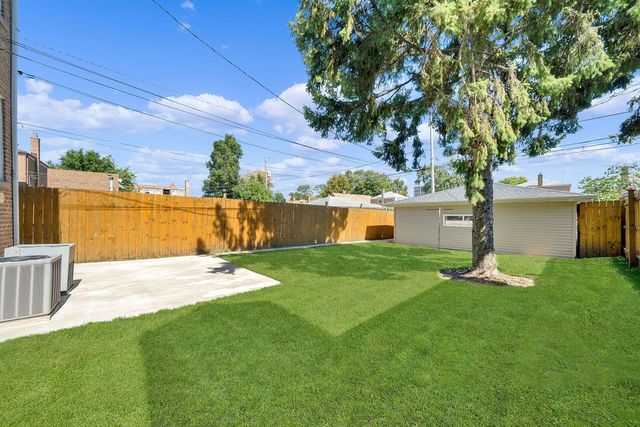 8033 S Campbell Avenue, Chicago, IL 60652