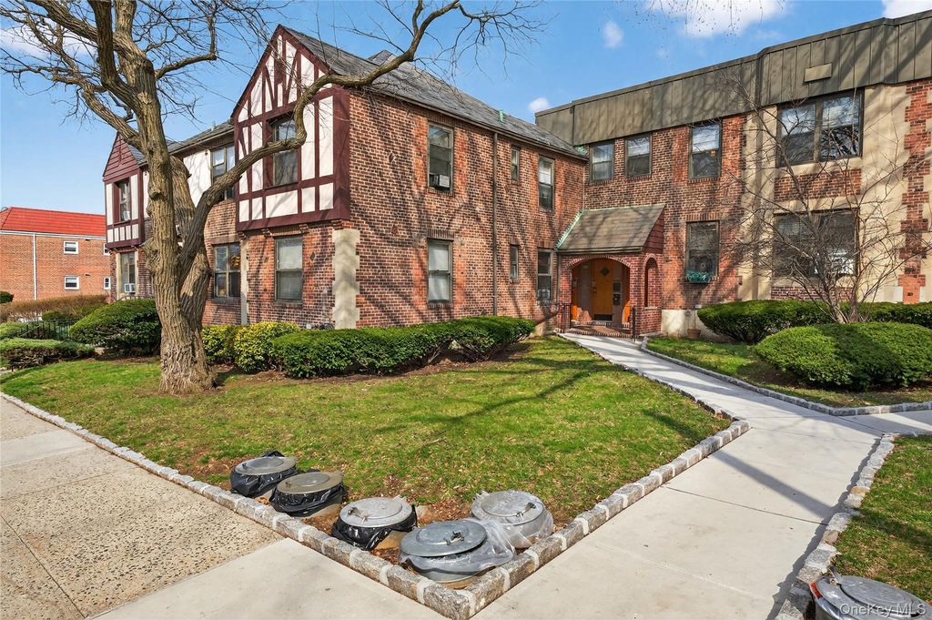 7611 Ditmars Boulevard 2, East Elmhurst, NY 11370 — photo 2