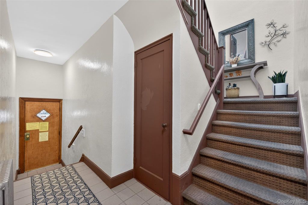 7611 Ditmars Boulevard 2, East Elmhurst, NY 11370 — photo 3