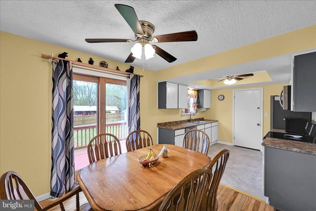 4330 PINEWOOD LN, York, PA 17402