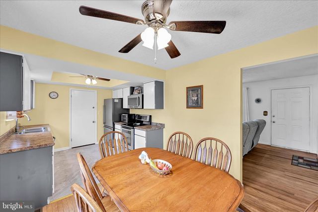 4330 PINEWOOD LN, York, PA 17402