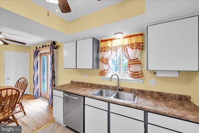 4330 PINEWOOD LN, York, PA 17402