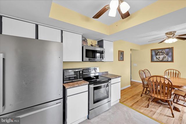 4330 PINEWOOD LN, York, PA 17402