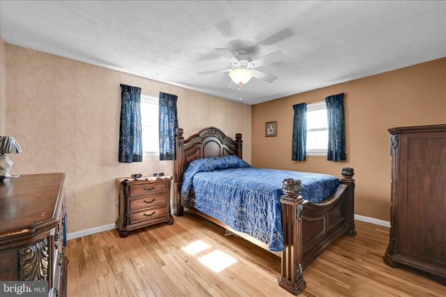 4330 PINEWOOD LN, York, PA 17402