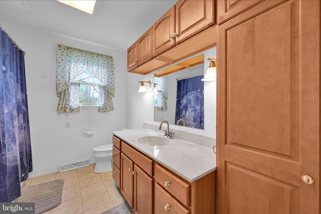 4330 PINEWOOD LN, York, PA 17402