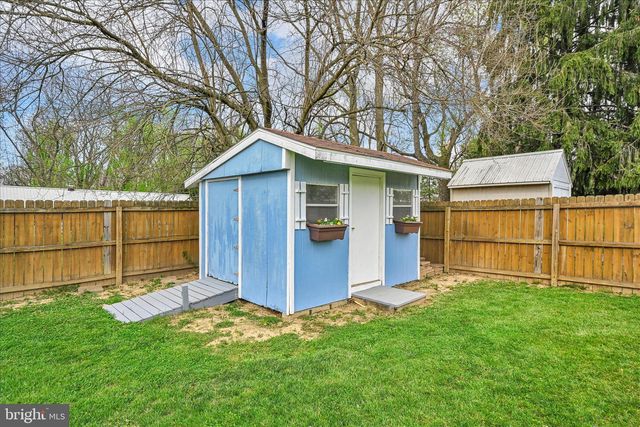 4330 PINEWOOD LN, York, PA 17402