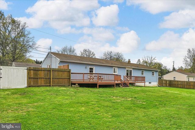 4330 PINEWOOD LN, York, PA 17402