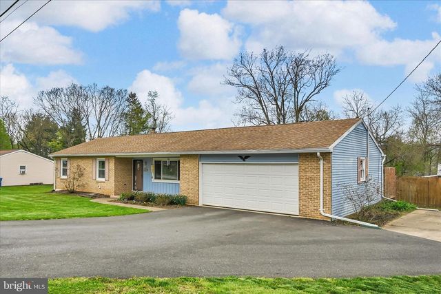 4330 PINEWOOD LN, York, PA 17402