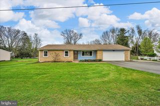 4330 PINEWOOD LN, York, PA 17402