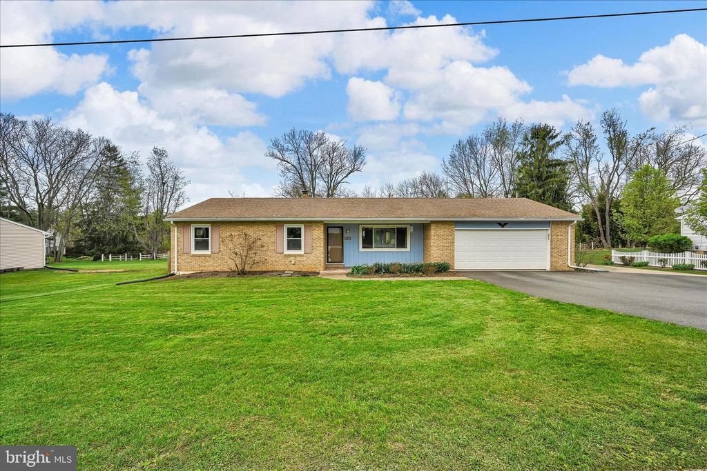 4330 PINEWOOD LN, York, PA 17402