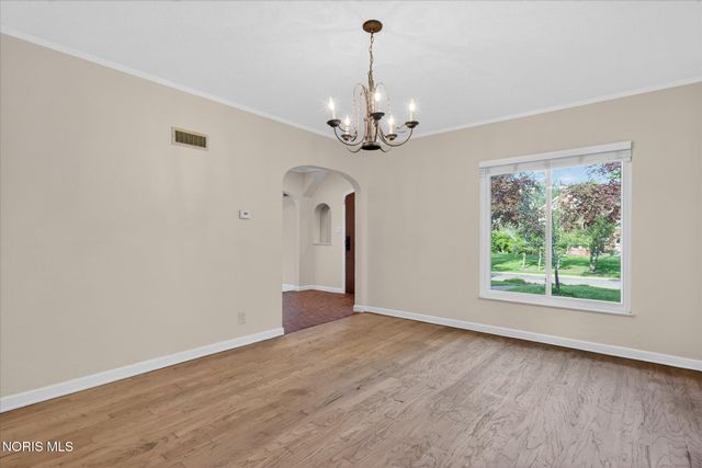 2204 Orchard Road, Ottawa Hills, OH 43606