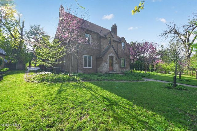 2204 Orchard Road, Ottawa Hills, OH 43606