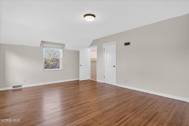 2204 Orchard Road, Ottawa Hills, OH 43606