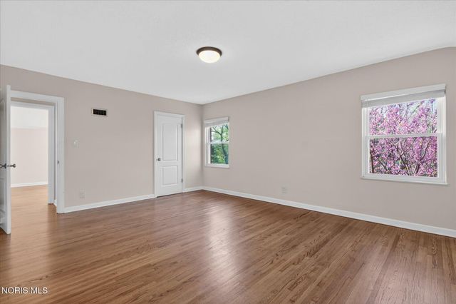 2204 Orchard Road, Ottawa Hills, OH 43606