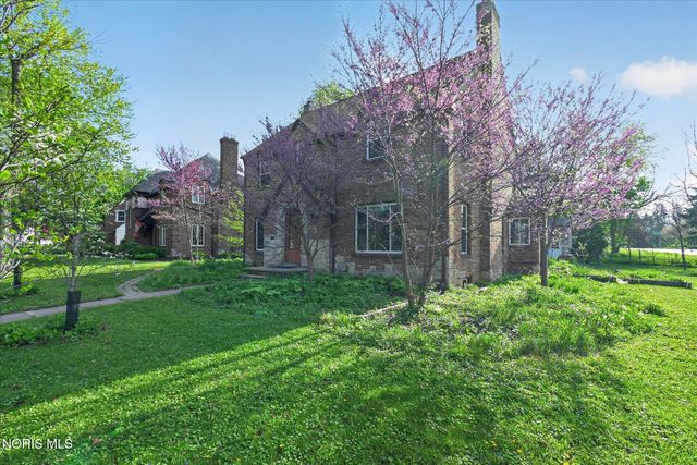 2204 Orchard Road, Ottawa Hills, OH 43606
