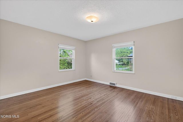 2204 Orchard Road, Ottawa Hills, OH 43606