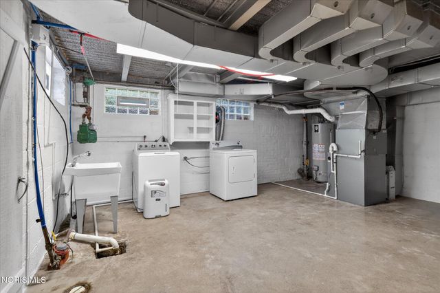 2204 Orchard Road, Ottawa Hills, OH 43606