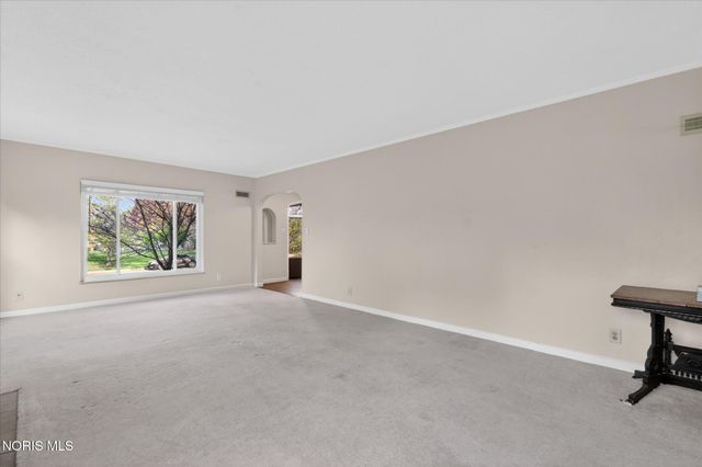 2204 Orchard Road, Ottawa Hills, OH 43606