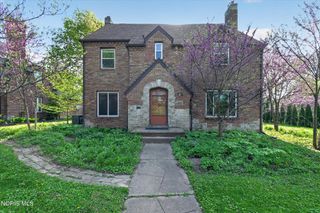 2204 Orchard Road, Ottawa Hills, OH 43606