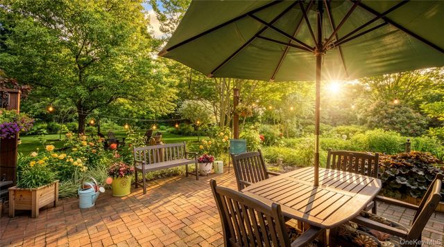330 S Country Road, Brookhaven, NY 11719