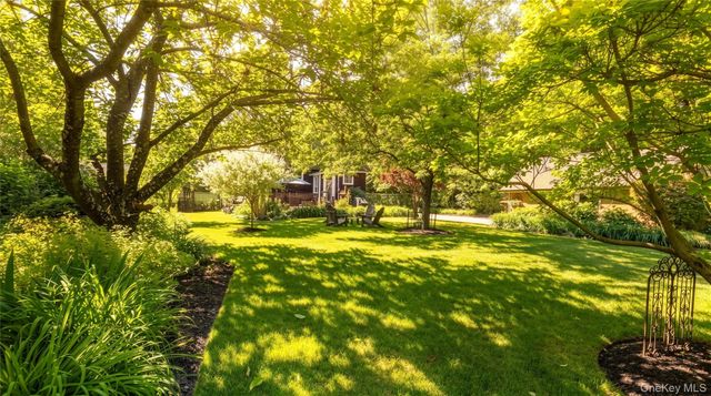 330 S Country Road, Brookhaven, NY 11719