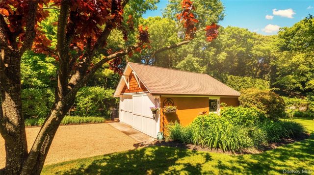 330 S Country Road, Brookhaven, NY 11719