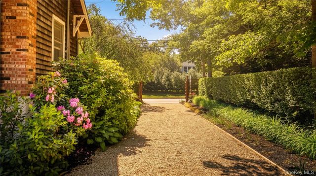 330 S Country Road, Brookhaven, NY 11719