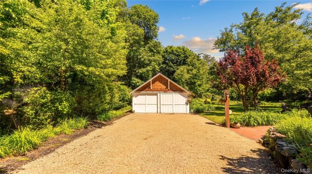 330 S Country Road, Brookhaven, NY 11719