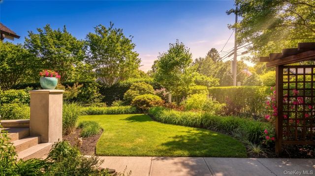 330 S Country Road, Brookhaven, NY 11719