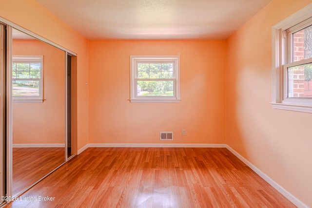 5905 Whispering Hills Blvd, Louisville, KY 40219