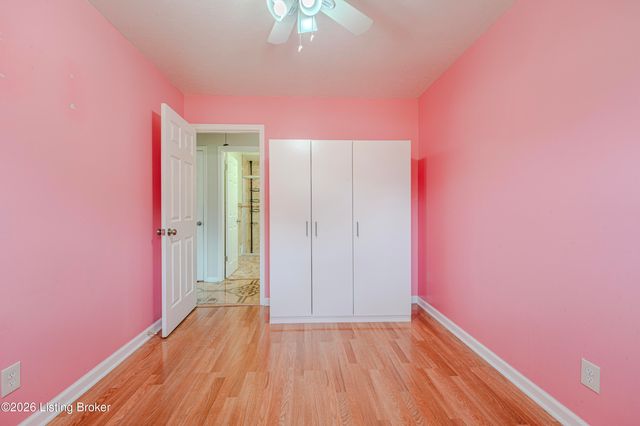 5905 Whispering Hills Blvd, Louisville, KY 40219