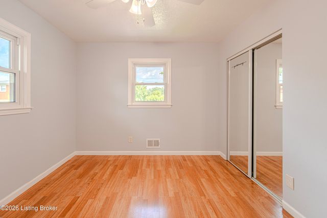 5905 Whispering Hills Blvd, Louisville, KY 40219