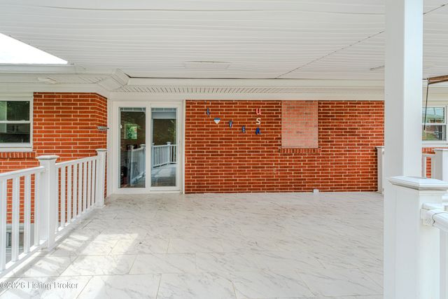 5905 Whispering Hills Blvd, Louisville, KY 40219