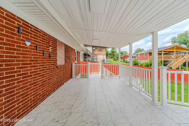 5905 Whispering Hills Blvd, Louisville, KY 40219