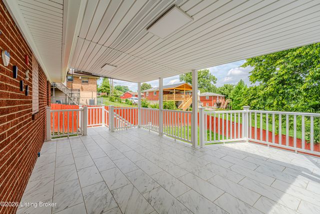 5905 Whispering Hills Blvd, Louisville, KY 40219