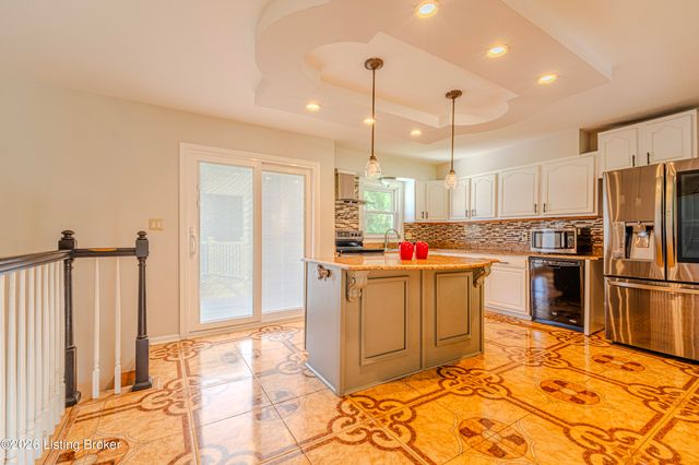 5905 Whispering Hills Blvd, Louisville, KY 40219