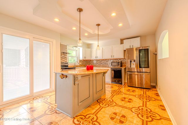 5905 Whispering Hills Blvd, Louisville, KY 40219