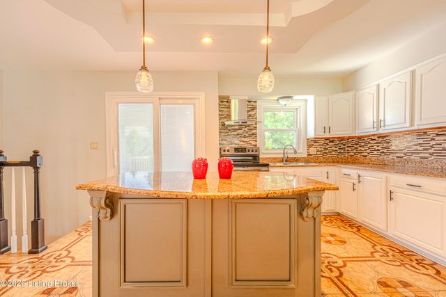 5905 Whispering Hills Blvd, Louisville, KY 40219