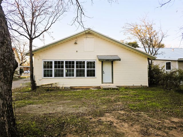 1012 Avenue K, Brownwood, TX 76801