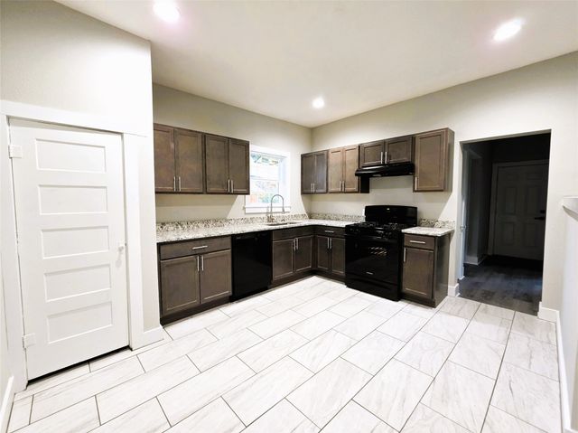 1012 Avenue K, Brownwood, TX 76801