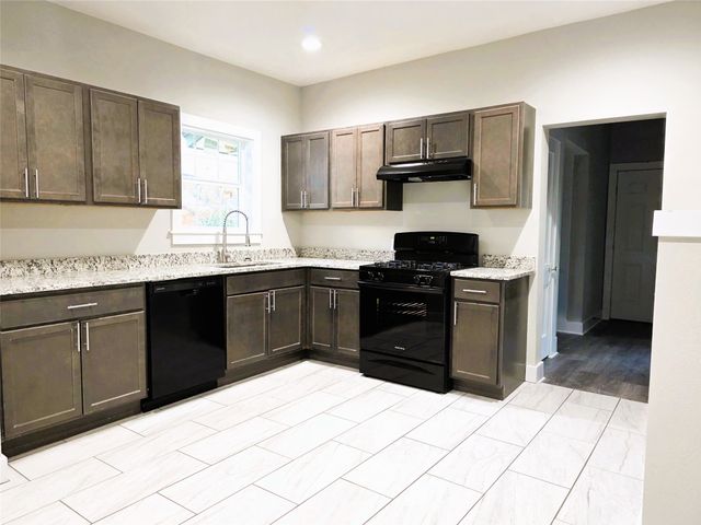 1012 Avenue K, Brownwood, TX 76801